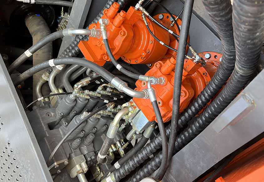 Multi-way valve and swing motor